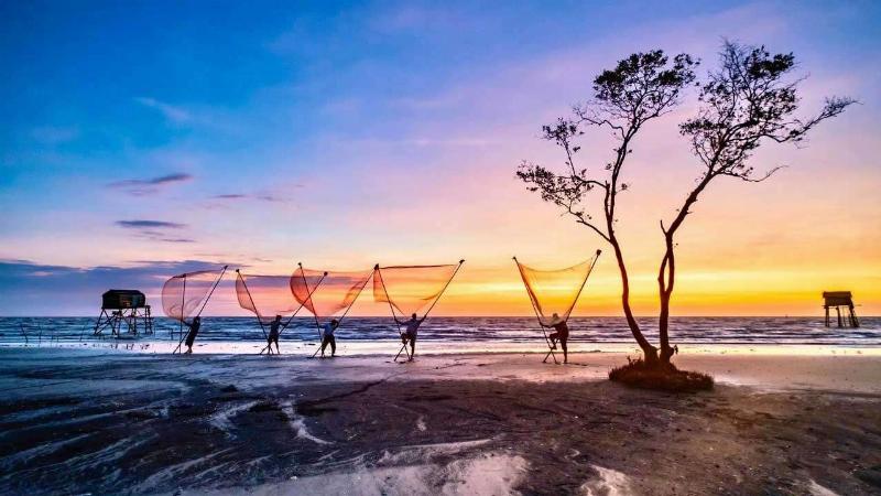 Hinh anh cau tau bien tan thanh dai nhat Viet Nam vuon ra bien